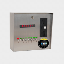 Münzautomat mit Kartenterminal und Münzeinwurf. Die Bezahlung kann über Münzen und bargeldlos über Bankkarte, Smartphone oder Smartwatch erfolgen.